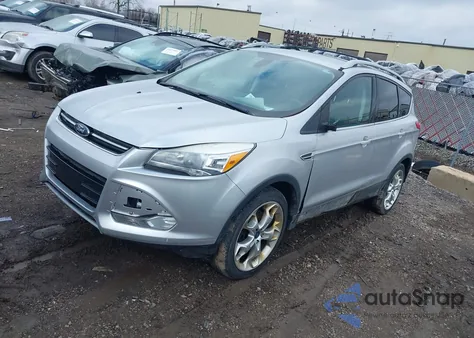 2013 Ford Escape Titanium z USA, uszkodzony, nr VIN 1FMCU9J90DUC22888